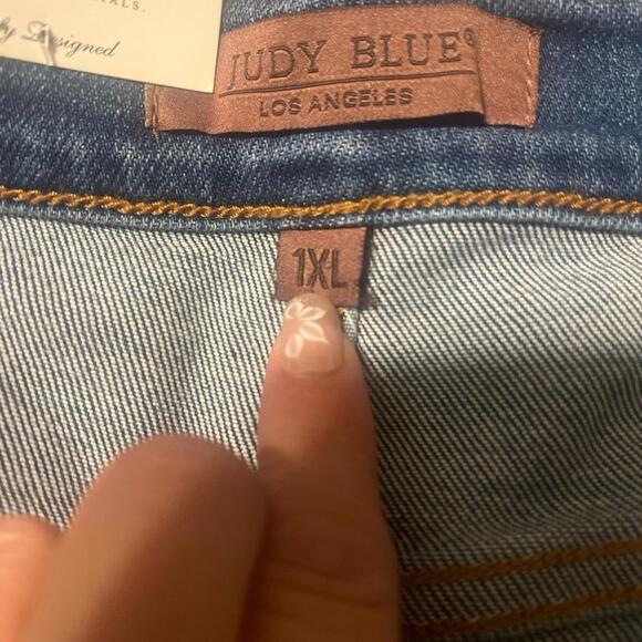 Judy Blue Denim Shorts 1XL Wash Mid-Rise Frayed Stretch - Picture 6 of 6